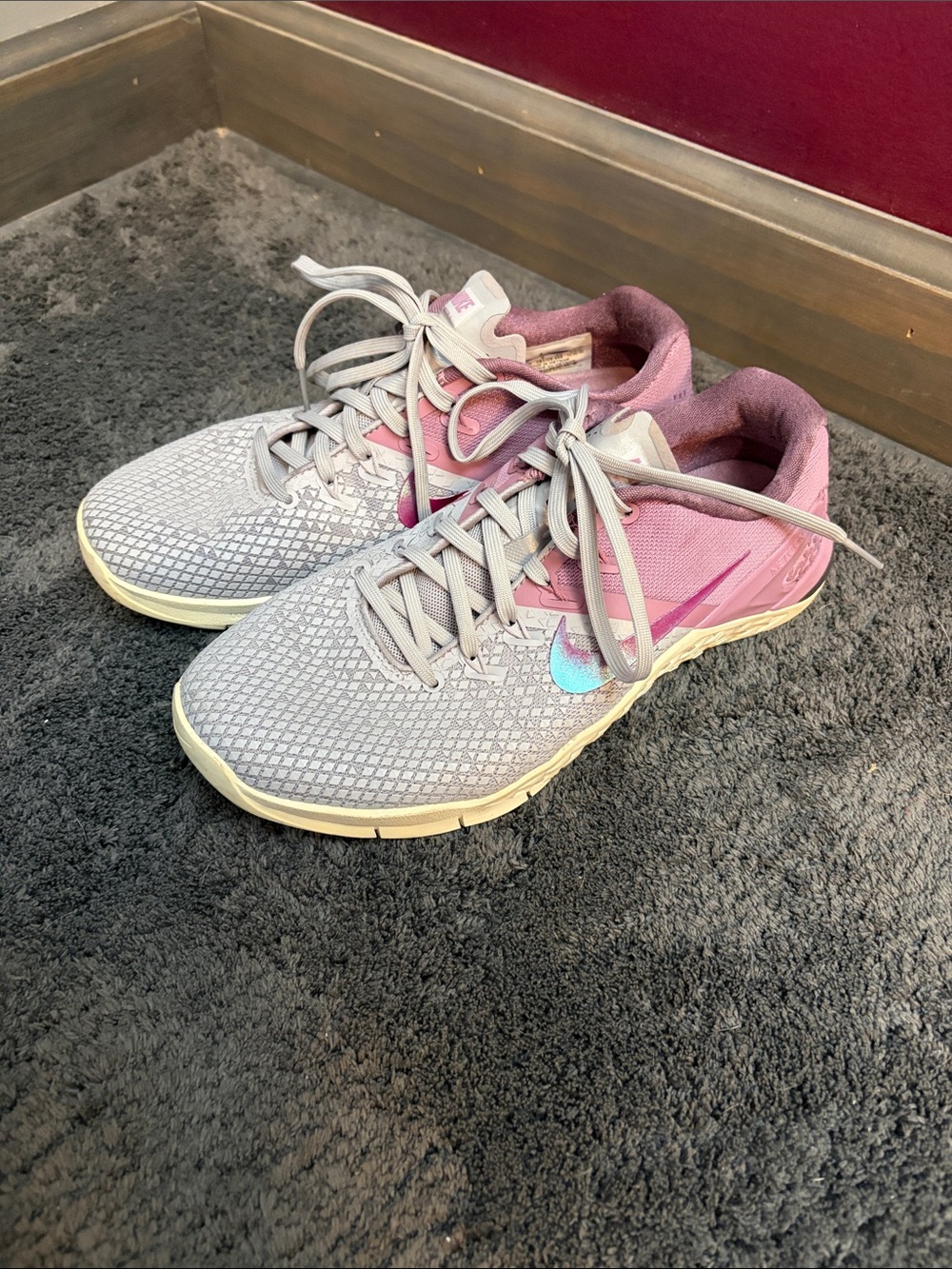 Nike Metcon Women’s Pink & Gray Athletic Training Sneakers